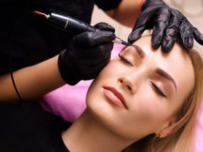 アートメイク施術スタッフ